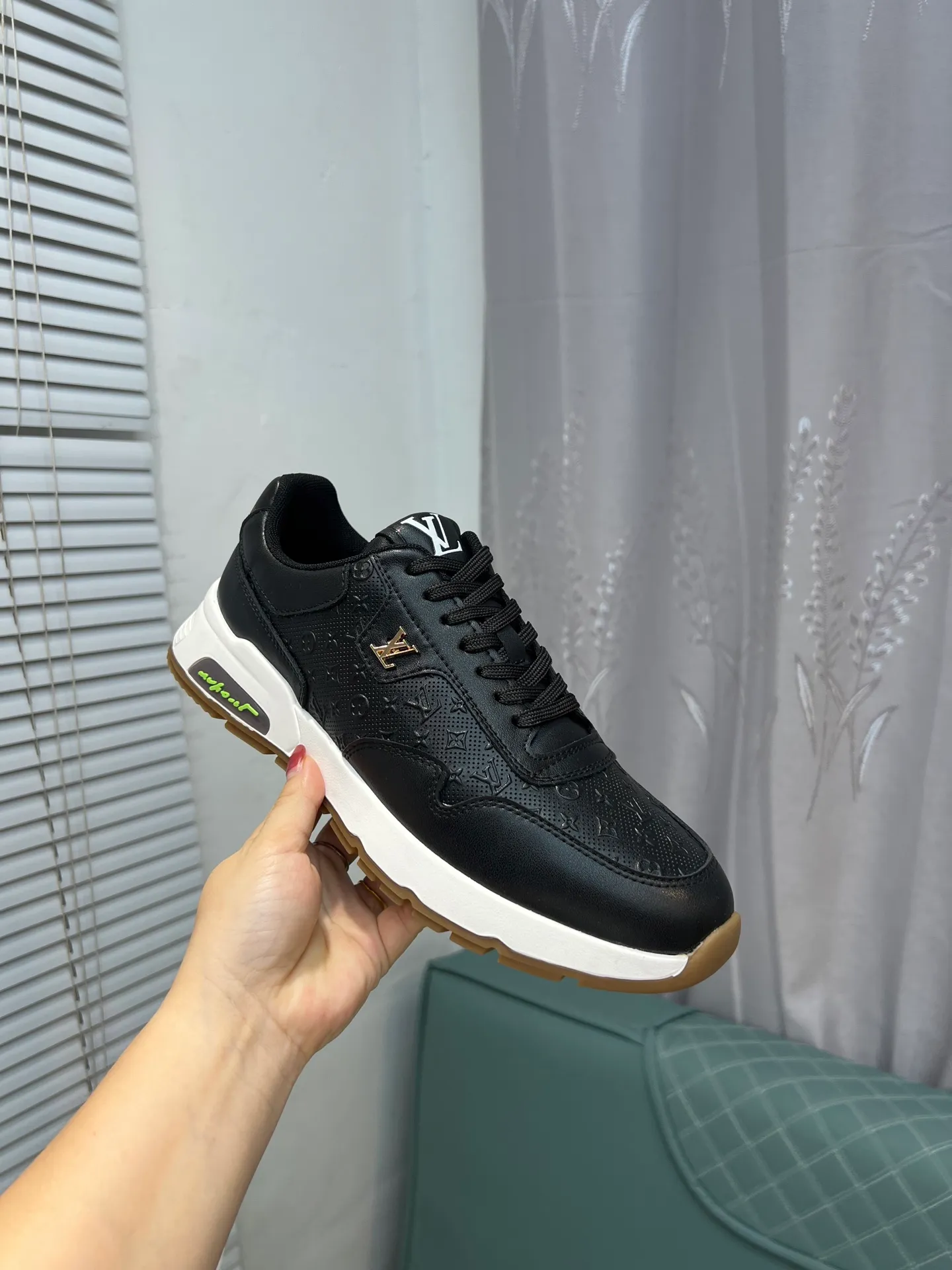 Men's shoes 💰460 "LV" The latest men's casual shoes, genuine leather lining, rubber wear-resistant outsole, fine lines and beautiful strips, not too much decoration, European and American style, comfortable and high-grade, optional, size number: 38 to 44 45 can be customized